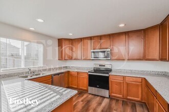 6951 Shunka Ln in Colorado Springs, CO - Foto de edificio - Building Photo