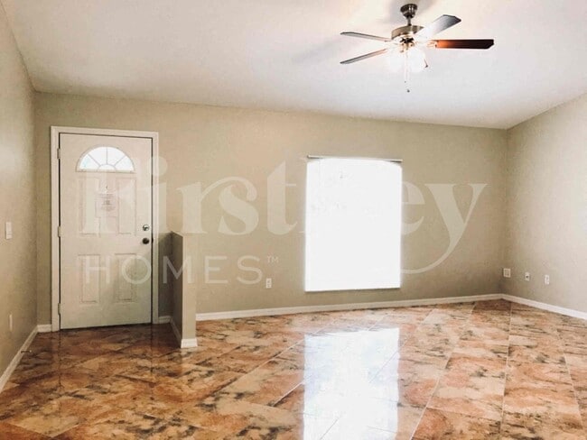 2476 Parrot St in North Port, FL - Foto de edificio - Building Photo