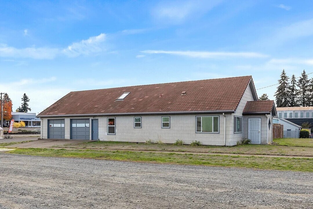 1186 NE Alpine Ave in McMinnville, OR - Building Photo