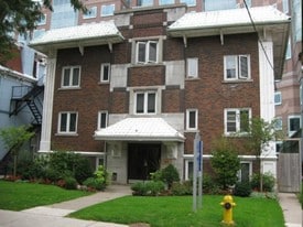 44 Huntley St in Toronto, ON - Building Photo