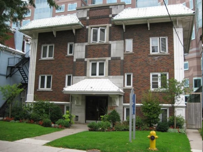 44 Huntley St in Toronto, ON - Building Photo