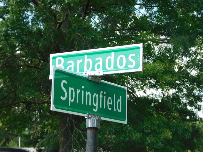 26150 Barbados Rd in Farmington, MI - Building Photo - Building Photo