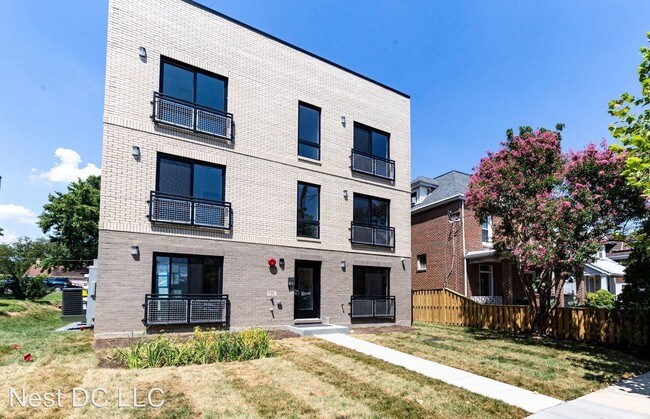 1904 Irving St NE in Washington, DC - Building Photo - Building Photo