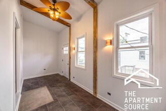 2202 W Erie St, Unit 2F in Chicago, IL - Building Photo - Building Photo