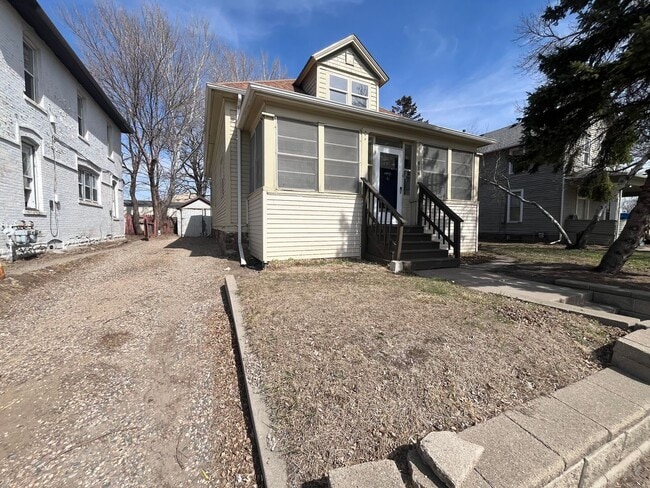 818 W 11th St in Sioux Falls, SD - Building Photo - Building Photo