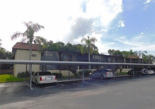 2420 Winding Creek Blvd in Clearwater, FL - Foto de edificio - Building Photo