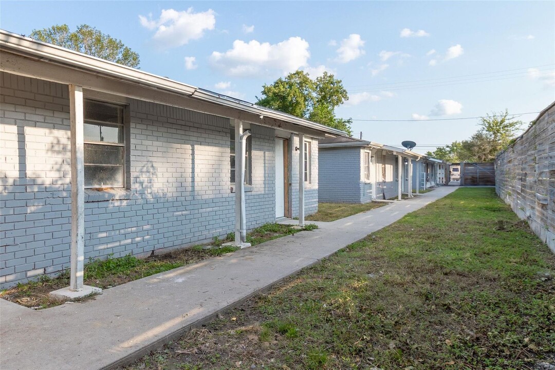 4751 Wilmington St in Houston, TX - Building Photo