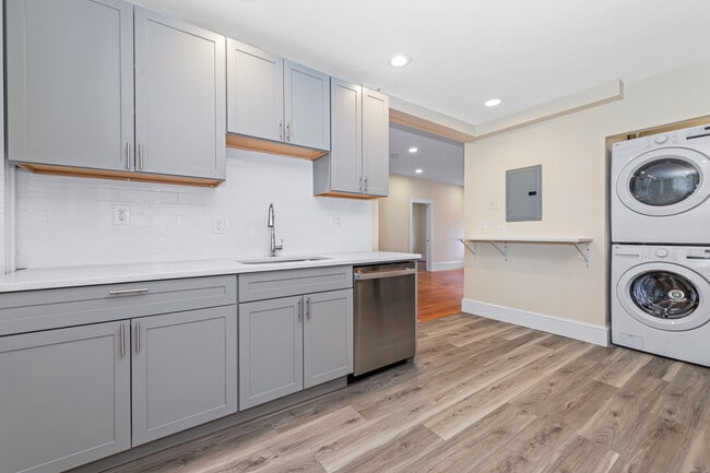40 Brackett St, Unit 2 in Boston, MA - Building Photo - Building Photo