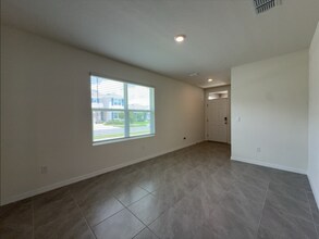 5699 Chorleywood Ln in Wesley Chapel, FL - Building Photo - Building Photo