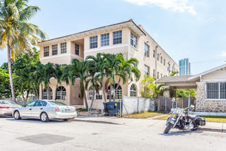 Taho Beverly Apartments in Miami, FL - Building Photo - Building Photo