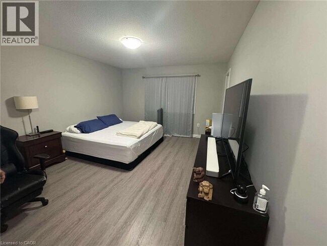 604 Caryndale Dr in Kitchener, ON - Building Photo - Building Photo