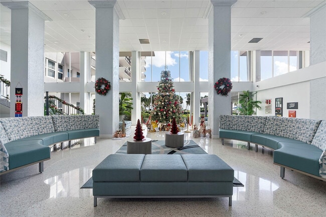 405 N Ocean Blvd in Pompano Beach, FL - Building Photo - Building Photo