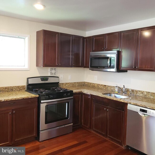 2310 Veirs Mill Rd in Rockville, MD - Building Photo - Building Photo