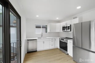 116 Alpine Ct in Stanhope, NJ - Building Photo