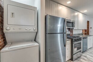 915 Beacon St, Unit A in Boston, MA - Building Photo