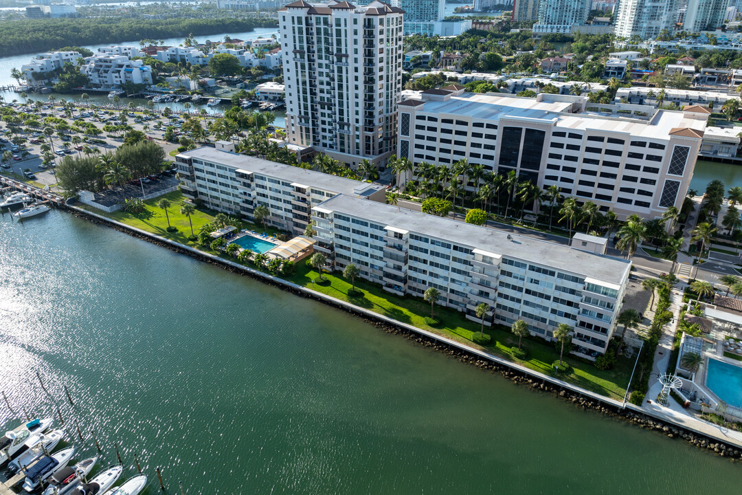 Kings Point Imperial Condo in Sunny Isles Beach, FL - Building Photo