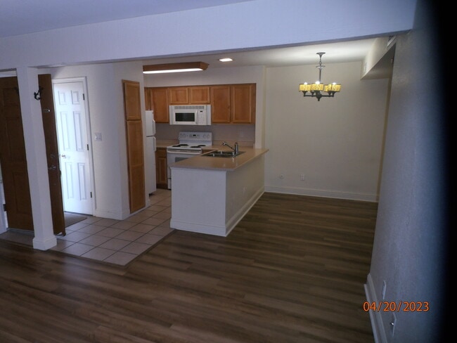 property at 2881 Huntington Blvd