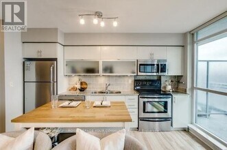 80 Western Battery Rd in Toronto, ON - Building Photo - Building Photo