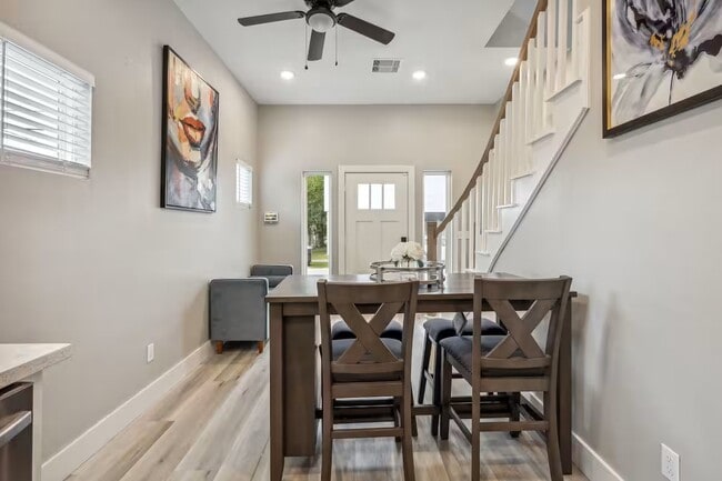 2502 Sam Wilson St in Houston, TX - Foto de edificio - Building Photo