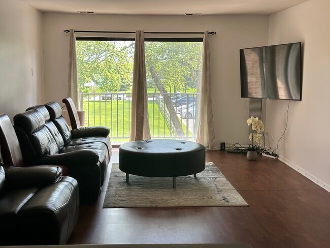 property at 950 E Wilmette Rd