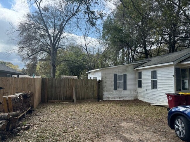 1028 Brett St N in Crestview, FL - Building Photo - Building Photo