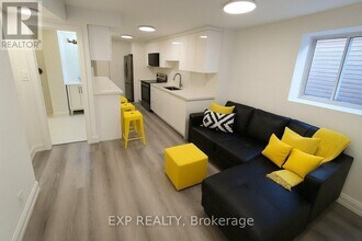 52 Sunny Glen Crescent in Brampton, ON - Building Photo - Building Photo