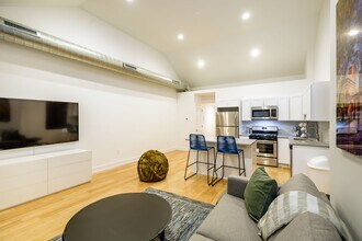 33 S 11th St in Philadelphia, PA - Building Photo - Building Photo