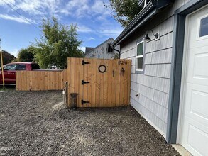 820 NE Broadway St in Waldport, OR - Building Photo - Building Photo