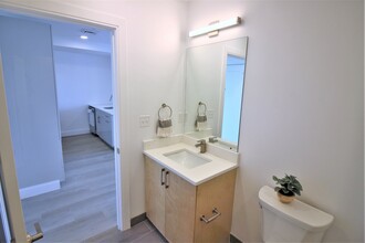 1 Newcomb St, Unit 504 in Boston, MA - Building Photo - Building Photo