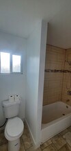 956 E 55th St, Unit 956 in Los Angeles, CA - Building Photo - Building Photo