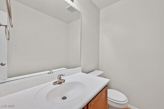 5983 Bristol Crest Ln in Las Vegas, NV - Building Photo - Building Photo