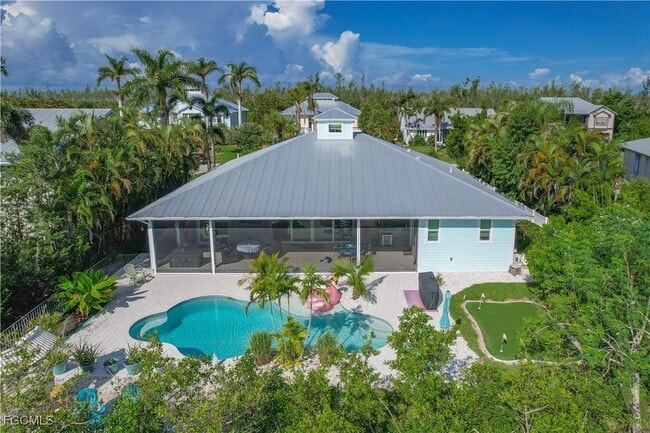 14390 Tamarac Dr in Bokeelia, FL - Foto de edificio - Building Photo