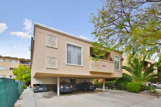 521 N Flores St in West Hollywood, CA - Building Photo - Primary Photo