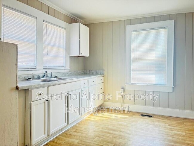 2207 Garland Ave in Gastonia, NC - Building Photo - Building Photo