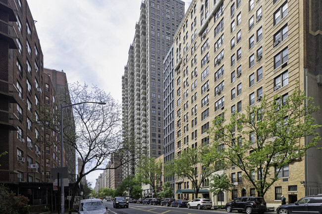 The Matteo in New York, NY - Building Photo - Building Photo