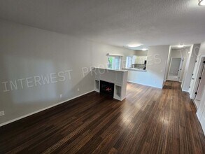 16913 SW Roosevelt St in Sherwood, OR - Foto de edificio - Building Photo