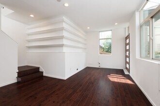 946 Hiawatha Pl S in Seattle, WA - Building Photo - Building Photo