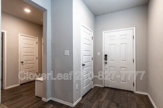 266 Jaycen Ln in New Braunfels, TX - Building Photo - Building Photo