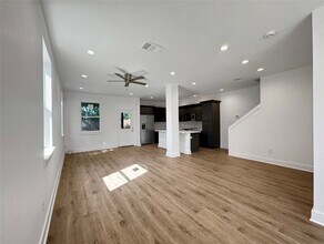 5427 Bellfort Ct in Houston, TX - Foto de edificio - Building Photo