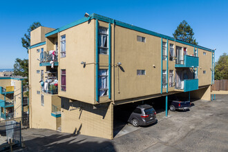 Bay View Apartments in Oakland, CA - Building Photo - Building Photo