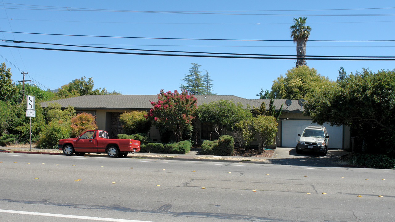 4060 Hoen Ave in Santa Rosa, CA - Foto de edificio