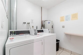 336 N Birch Rd, Unit 16B in Fort Lauderdale, FL - Foto de edificio - Building Photo