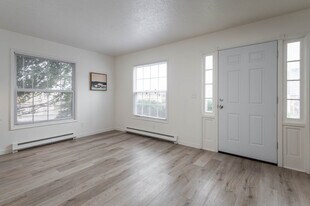 Division 890 in Gresham, OR - Building Photo