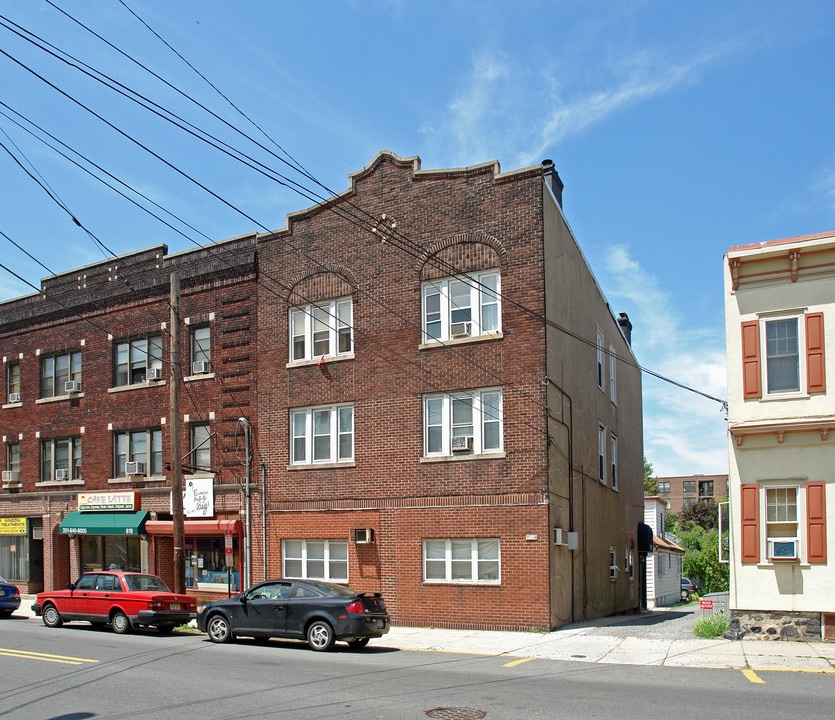 621 Palisade Ave in Cliffside Park, NJ - Building Photo