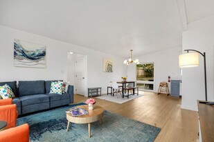 14009 SE 37th Pl in Bellevue, WA - Building Photo