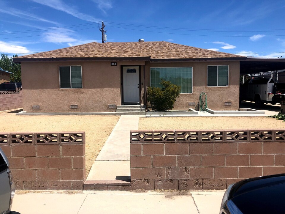 328 N Balsam St in Ridgecrest, CA - Building Photo