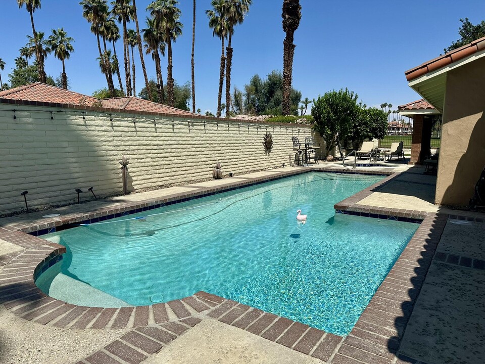 324 Pso Primavera in Palm Desert, CA - Building Photo