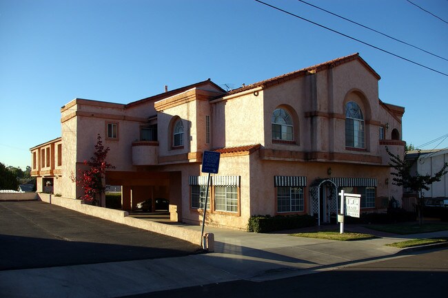 4818 Cypress St in La Mesa, CA - Building Photo - Building Photo