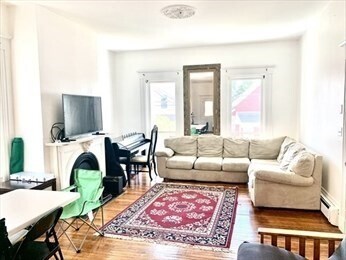 23 Monmouth St in Somerville, MA - Building Photo - Building Photo