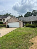 2229 E Cinnamon Way in Fayetteville, AR - Building Photo